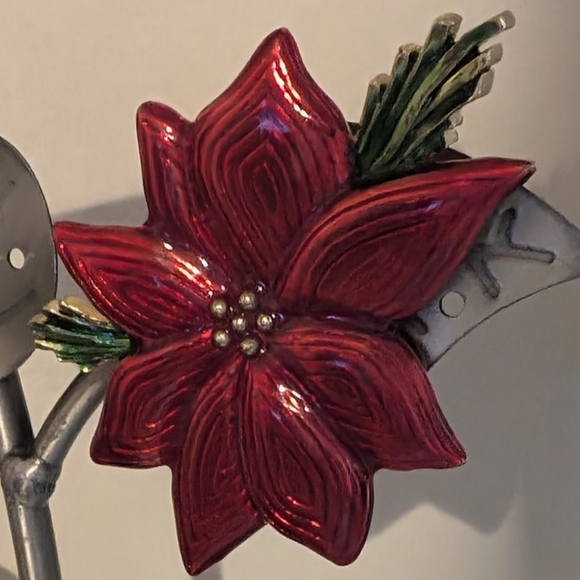 Vintage Danecraft Enamel Poinsettia Brooch - Picture 5 of 11
